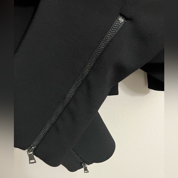 BCBGMaxAzria cropped long sleeve black blazer - Picture 6 of 7